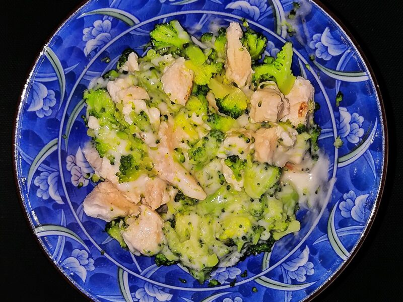 Cheesy Chicken Broccoli Rice Casserole Skillet